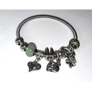 Green Bead Stretch Charm Bracelet, hearts horseshoe Lucky 4 leaf‎ clover